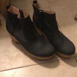 Old navy clog boots